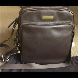 Men’s Michael kors leather sling bag unisex